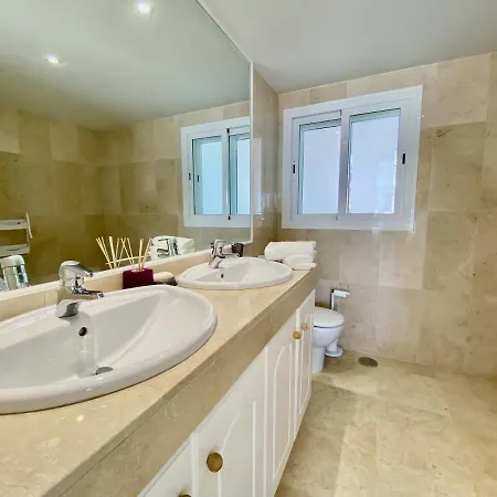 E18 Primera Linea Playa - Espectacular Duplex, Vistas Unicas- 아파트 에스테포나